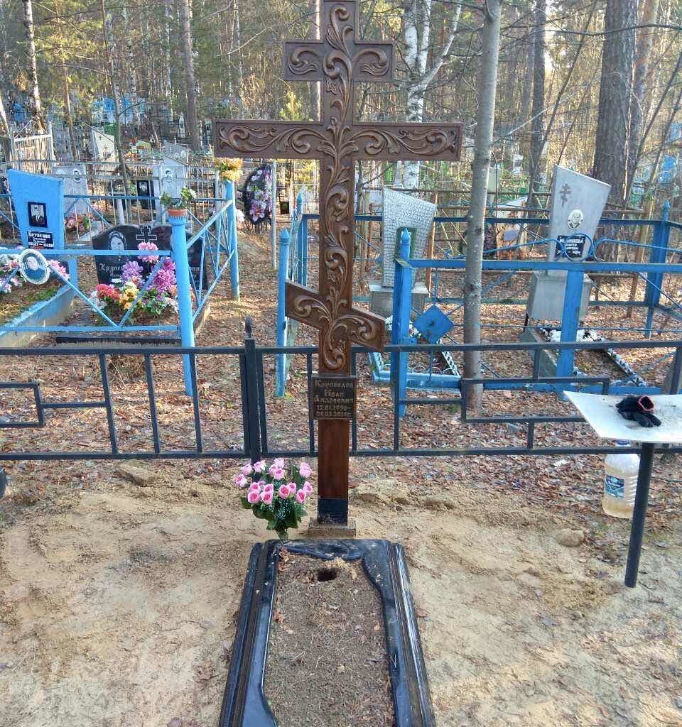 Крест резной Дубовый на могилу №10