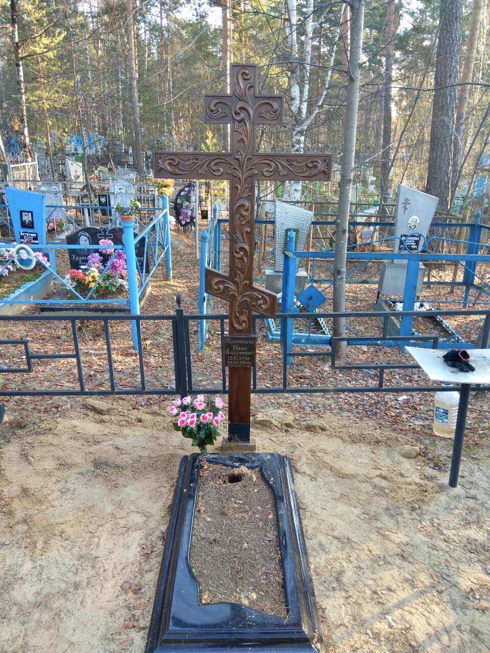 Крест резной Дубовый на могилу №10
