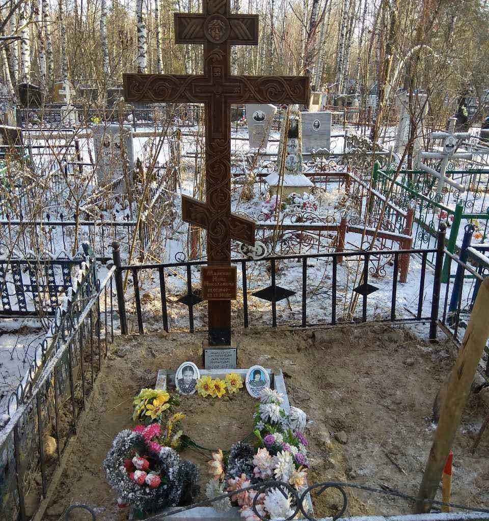 Крест на могилу Дубовый Арт. №11