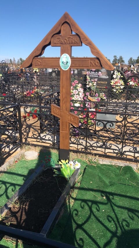 Крест резной Дубовый на могилу №13
