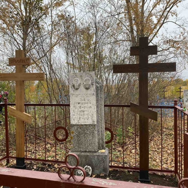 Крест резной Дубовый на могилу №18